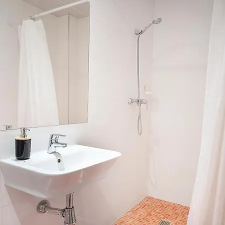 Apartamento Hogar Moderno Cerca De Casco Antiguo De *